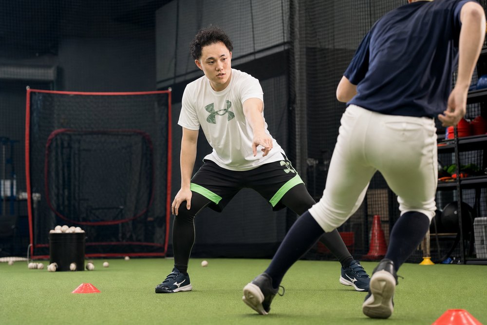 野球選手の動作を見ながらトレーニングをサポートするRAI ISHISAKA